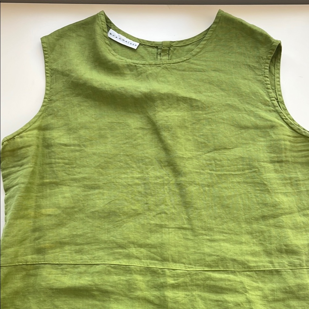 Elegant Vintage Lime Green Designer Linen Sleeveless Shirt with Round Neckline.